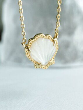 Kendra Scott Brynne Shell Gold Necklace